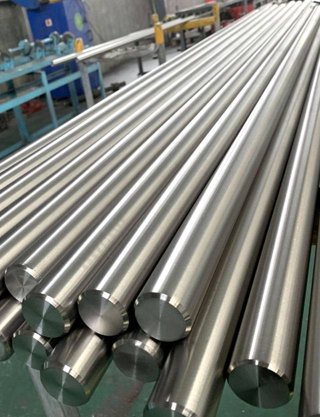 Round Bars SS round bars in a horizontal position